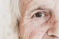 Casi el 50% de españoles ha cuidado alguna vez de una persona con Alzheimer u otra demencia