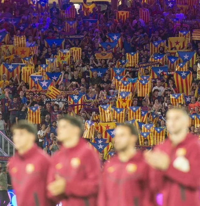Junts denuncia a LaLiga ante la CNMC y pide investigar si se "censuraron" las esteladas en la retransmisión del Barça-Athletic