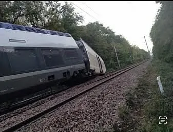 Descarrilamento de comboio no norte de França: Mais de 40 feridos, incluindo jovem em estado grave