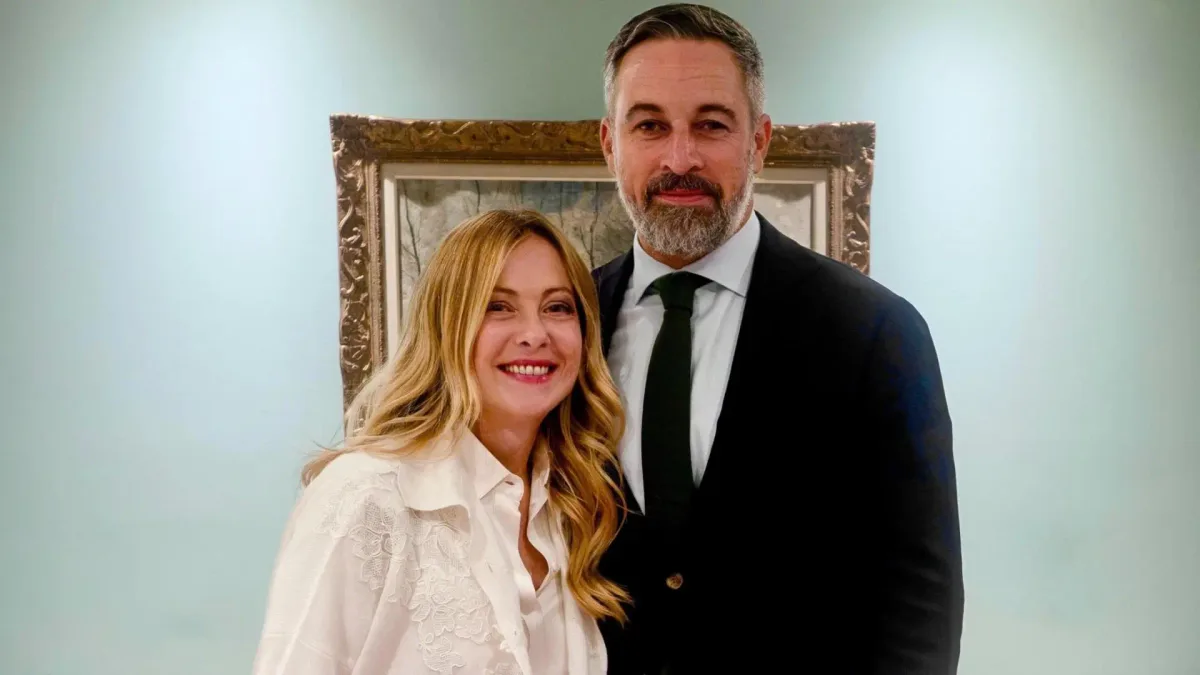 Abascal se reúne con Giorgia Meloni en Bruselas y reivindica el modelo italiano: "España también puede elegirlo"