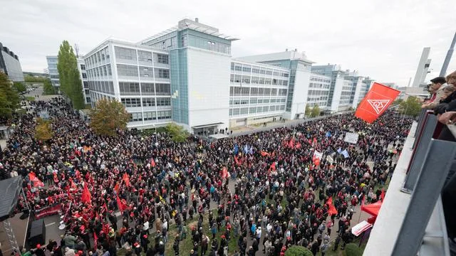 IG-Metall-Aktionstag: Beschäftigte der Autoindustrie im Südwesten protestieren