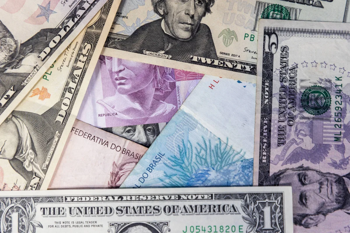 Quando a dívida em reais pressiona o dólar