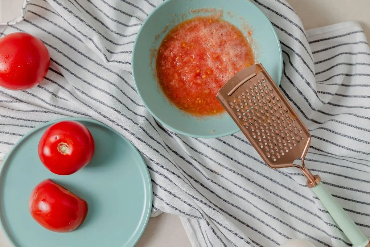 Esse jeito de usar tomate nos pratos é o novo queridinho da gastronomia