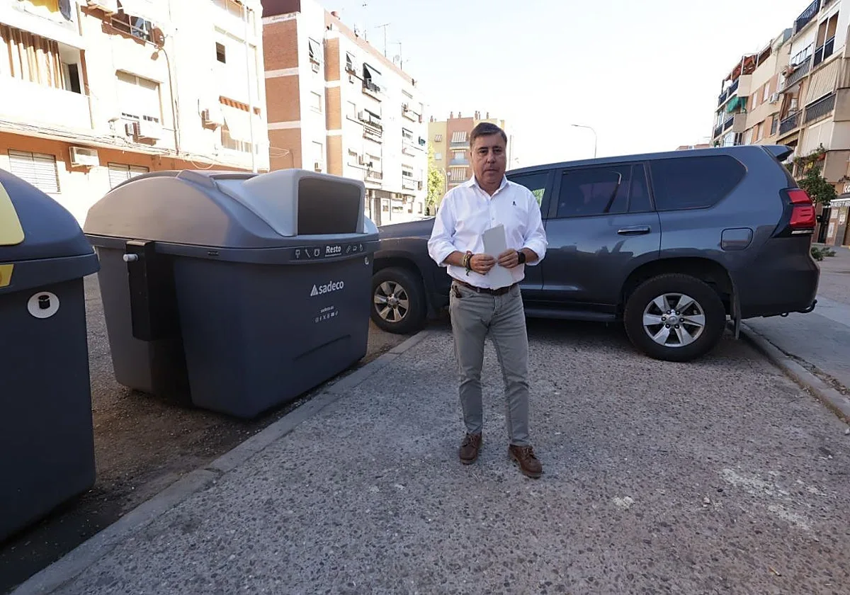 Sadeco incorpora tapas más anchas a los contenedores de Córdoba para evitar bolsas en el suelo