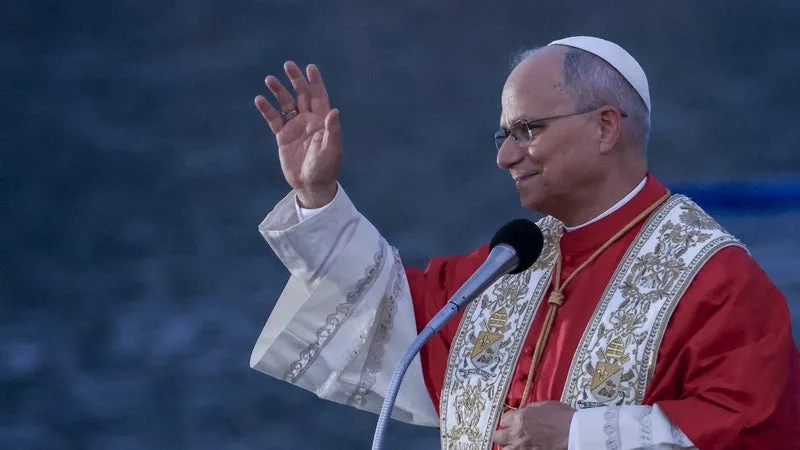 Un cardinal peut gagner entre 4.500 et 5.000 euros par mois: grâce à des finances qui "vont mieux" au Vatican, le pape Léon XIV abroge la réduction des salaires des hauts responsables de l'Église adoptée au moment de la crise sanitaire