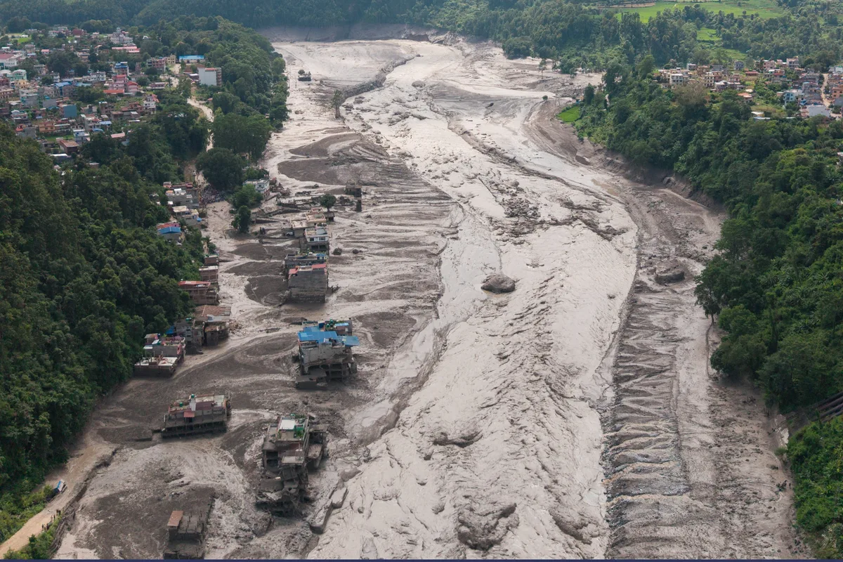 Riada en Nepal: qué es este fenómeno y por qué un solo golpe de agua puede arrasar pueblos enteros