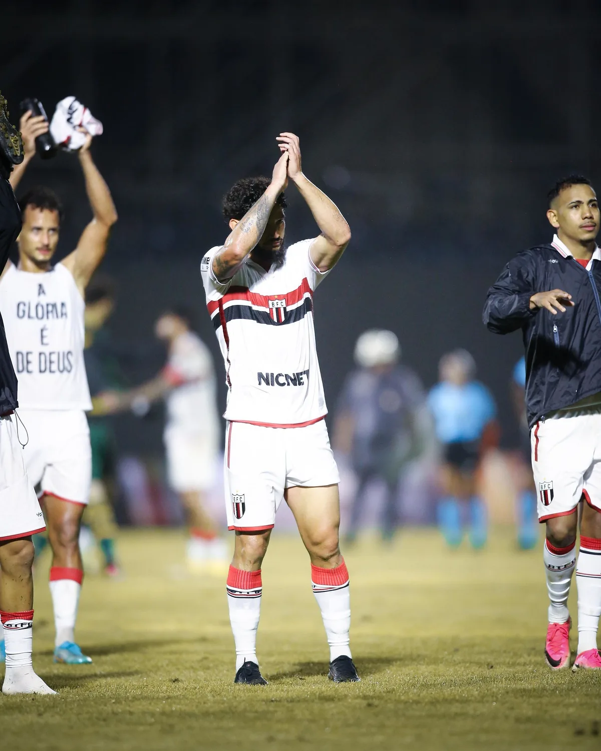 Tencati exalta maturidade do Botafogo-SP e “gestão de fases” em vitória fora