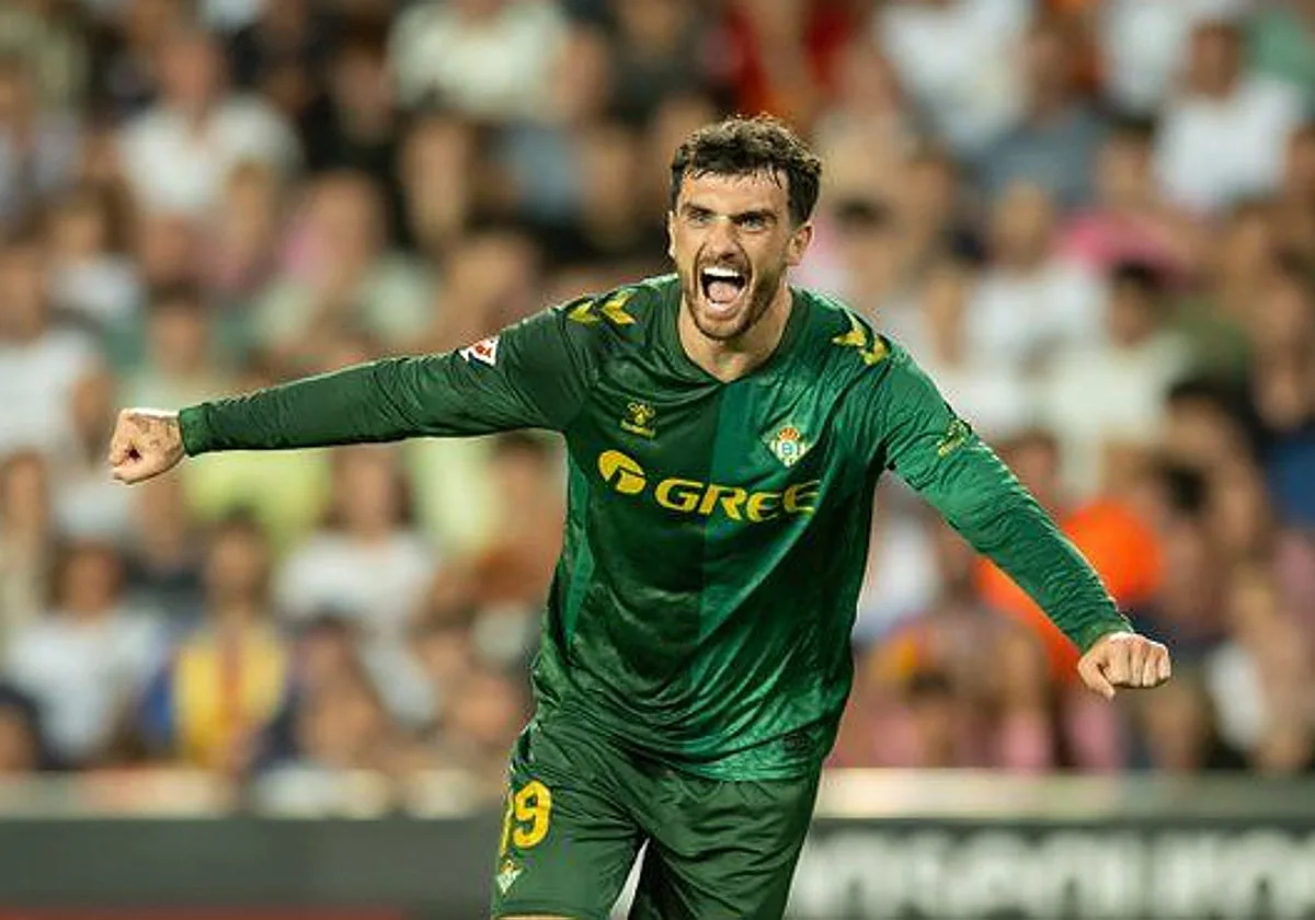 Parrott debuta con el Betis con una ocasión errada y participando en el gol