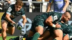 Late tries give Pau bonus-point win over Leicester