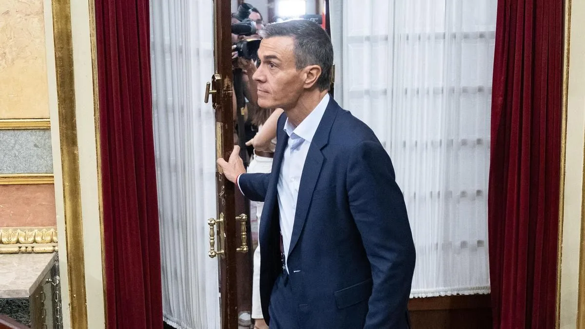 Sánchez acude al Congreso cercado por la presión política para que rompa con Marruecos