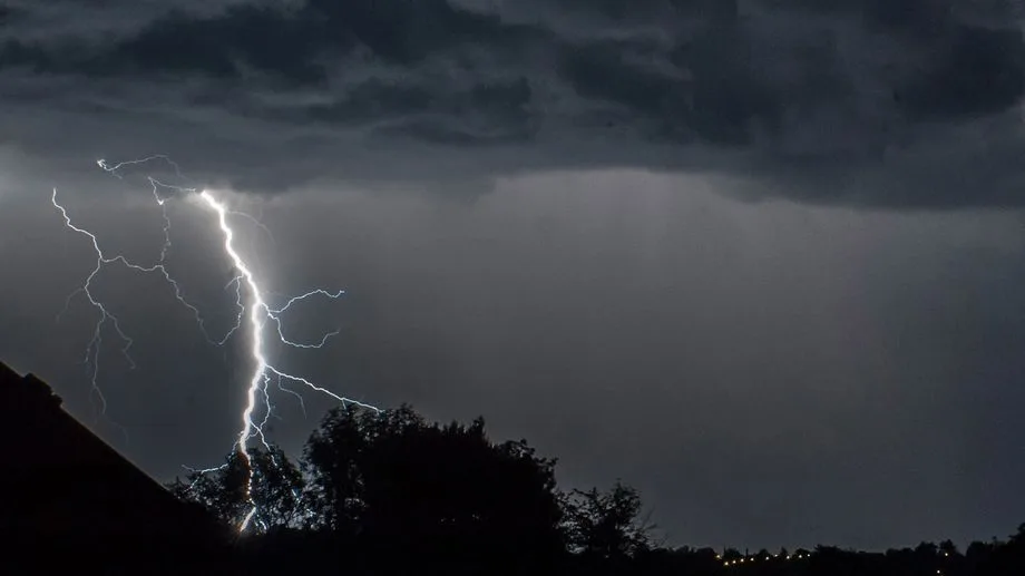 Météo : 41 départements en vigilance orange pour orages, deux pour canicule