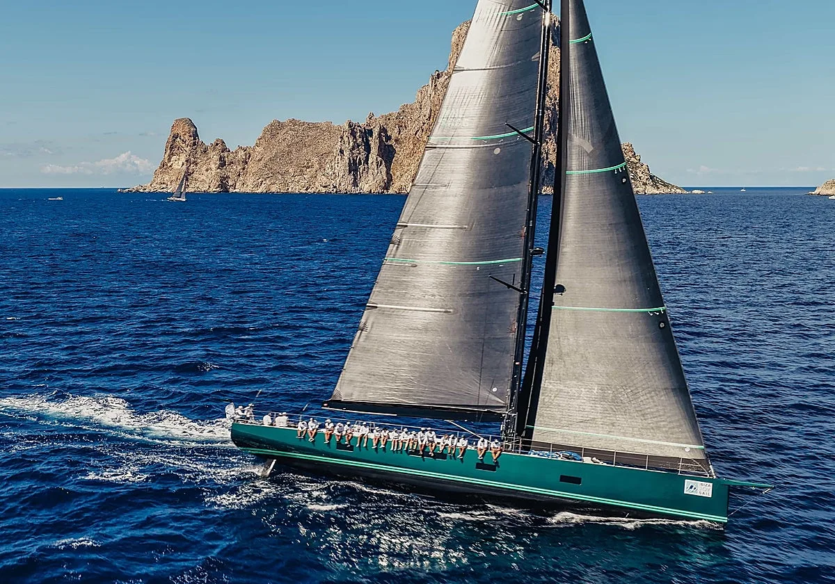 Es Vedrà pone la guinda a la Ibiza JoySail que se decidirá el domingo