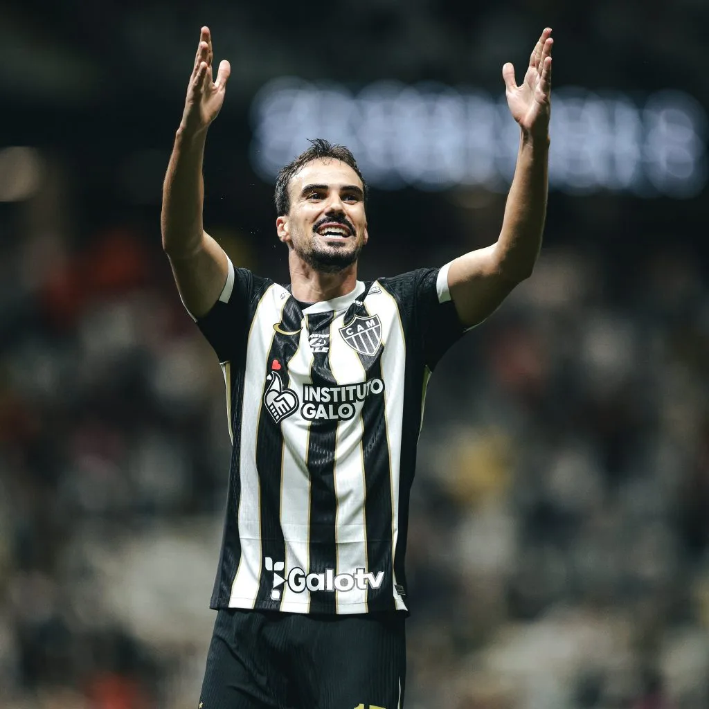 Atlético-MG vence o Coritiba e alcança marca importante na briga pela Libertadores