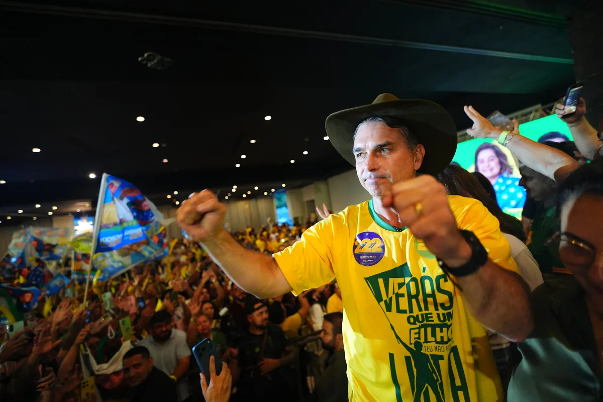 Crusoé: Flávio diz que Lula só lembrou do Bolsa Família por reeleição