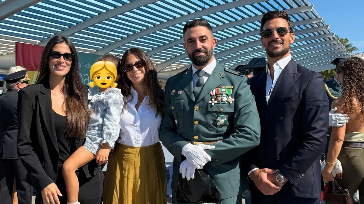 Jaime Astrain presume de hermano: Carlos, Comandante de la Guardia Civil, celebra el día de la Patrona rodeado de su familia