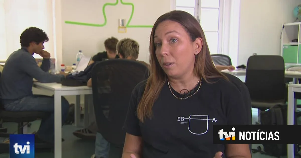Alunos procuram mais flexibilidade nos estudos e adotam caminhos alternativos até à universidade: "É a escola que se adapta a ti"