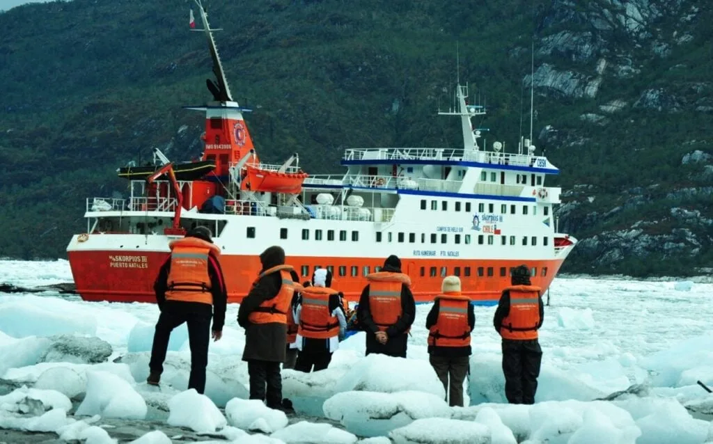 Cruzeiro pela Patagônia chilena navega entre geleiras, pinguins e vilarejos isolados