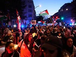 Festnahmen wegen Volksverhetzung: Israel-Hasser demonstrieren in Berlin