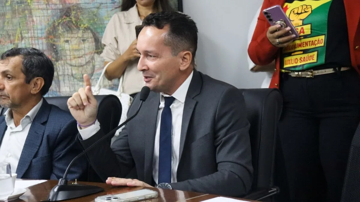 Adailton Cruz celebra fim da escala 6×1 e parabeniza trabalhadores brasileiros pela conquista histórica