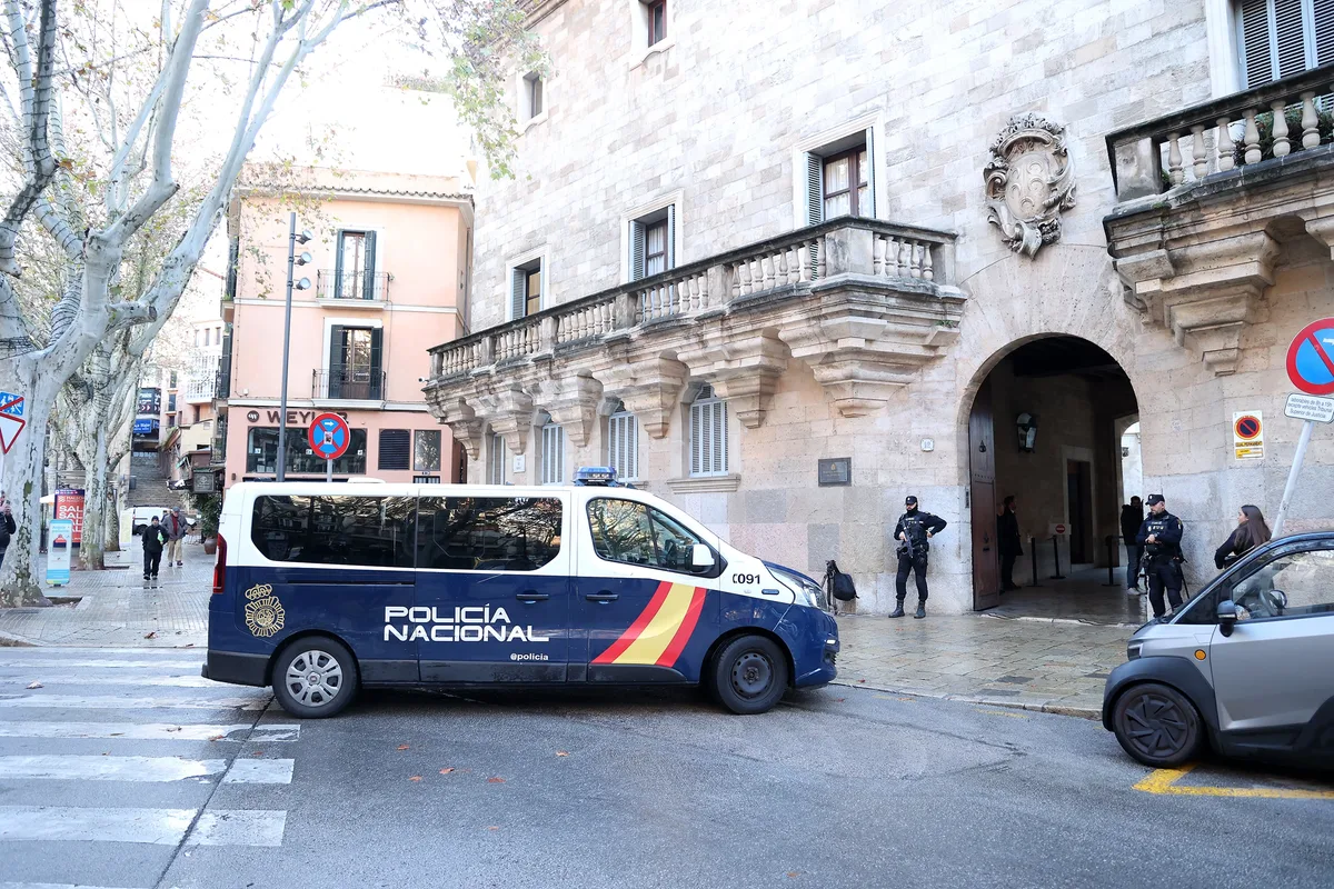 Detenidos dos canteranos del Mallorca por grabar relaciones sexuales con una menor en una vivienda de Palma