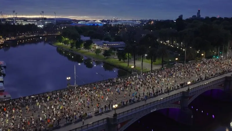 Thousands take to Melbourne streets for marathon festival