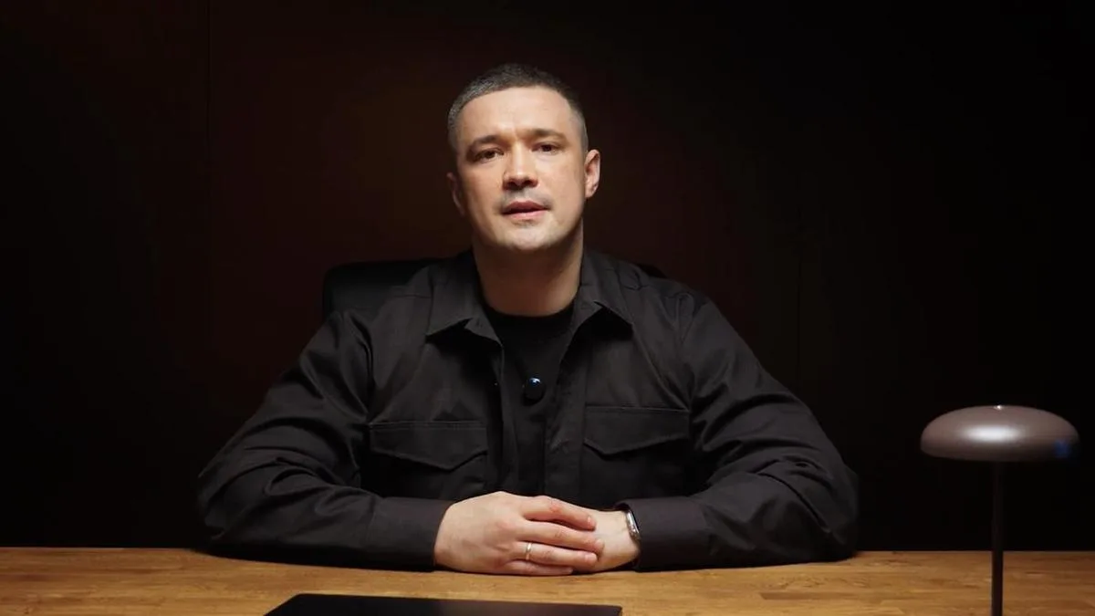 Ousted Ukraine defence minister calls for election