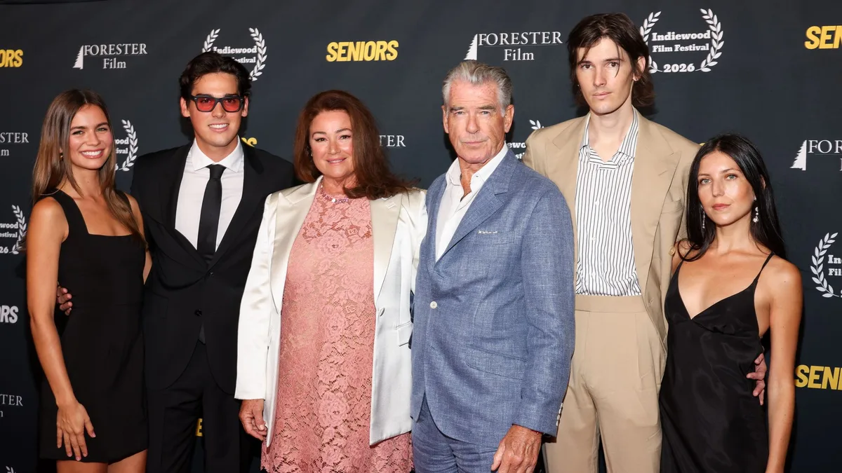 Pierce Brosnan y Keely Shaye Smith reúnen a sus hijos antes de dar un giro a su vida tras 25 años felizmente casados