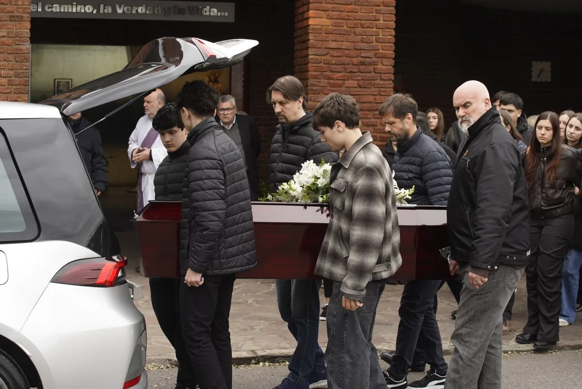 Las fotos del velatorio de Fernando Confessore: compañeros, familiares y amigos lo despiden con profunda tristeza