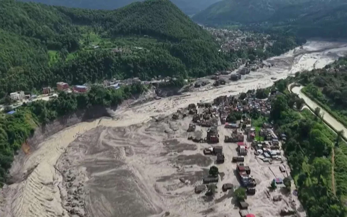 Népal : ces images avant-après révèlent comment la catastrophe s’est formée et la puissance vertigineuse de la crue