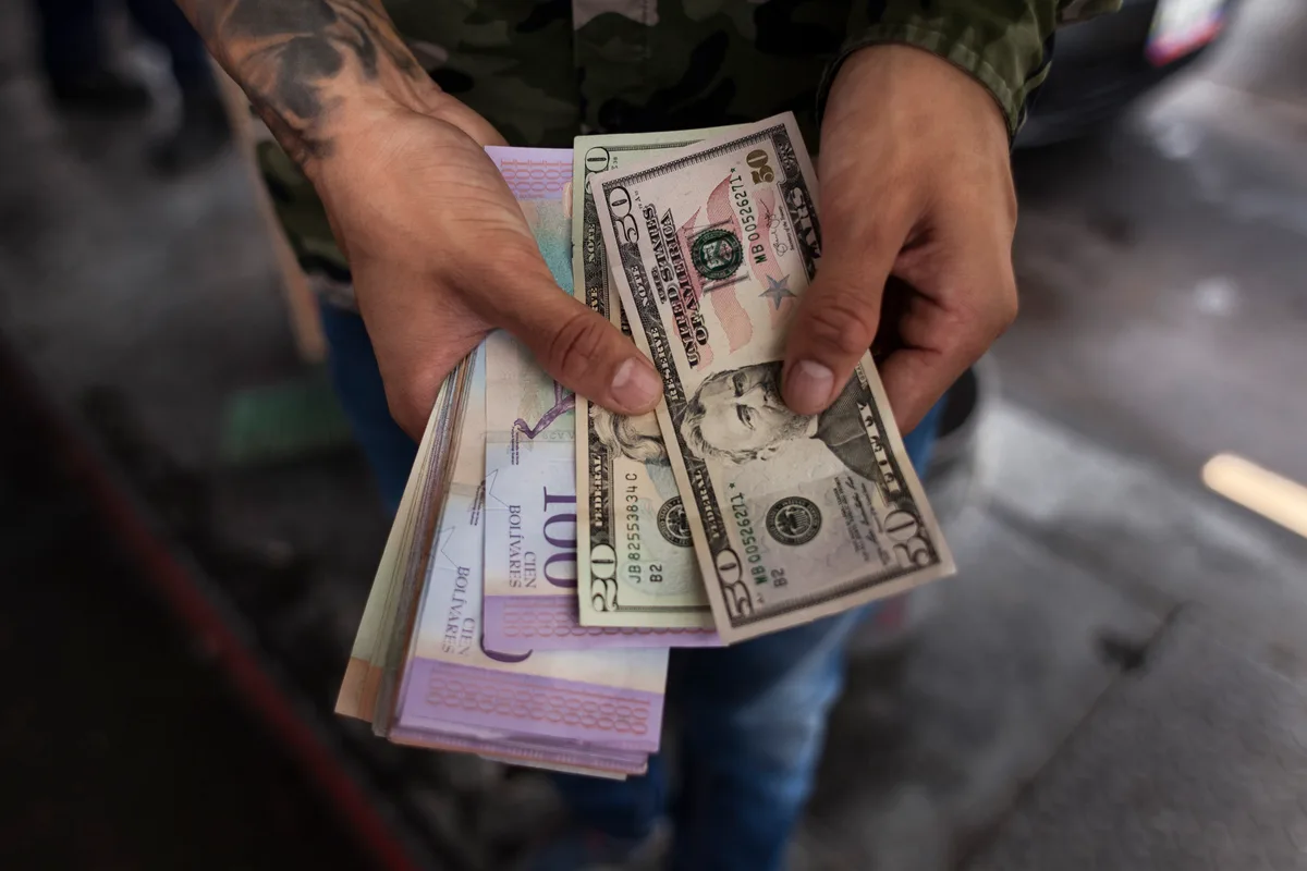 Asdrúbal Oliveros: La dolarización formal es una opción “drástica” que funciona para frenar el aumento de precios