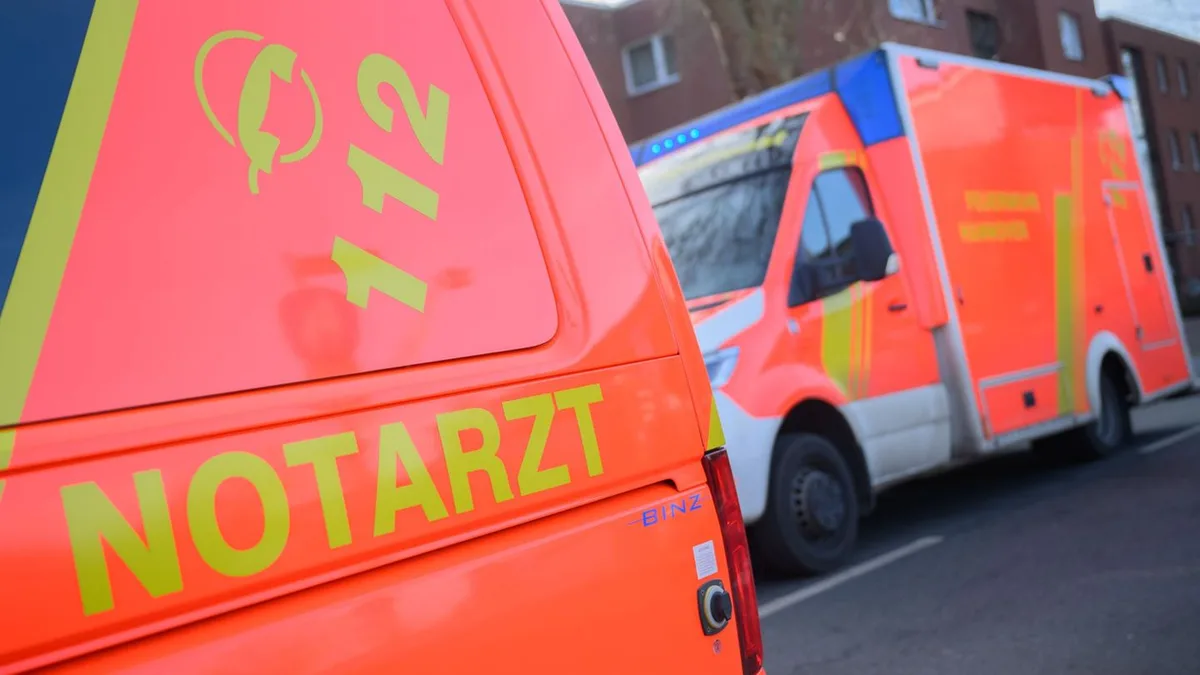 Medizinische Gründe vermutet: Auto fährt in Graben neben A5 – Fahrer stirbt
