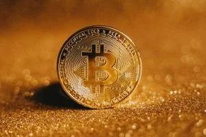 Bitcoin dispara ao maior nível desde junho após EUA dobrarem recompra de títulos