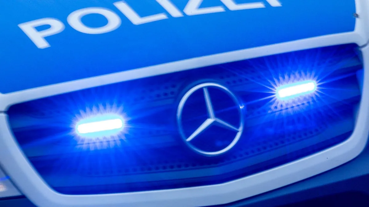 Unfall auf A20: Hoher Sachschaden bei Auffahrunfall im Regen auf A20