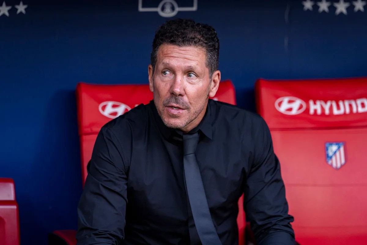 La respuesta del Cholo Simeone a la salida en soledad de Julián Alvarez bajo una lluvia de silbidos