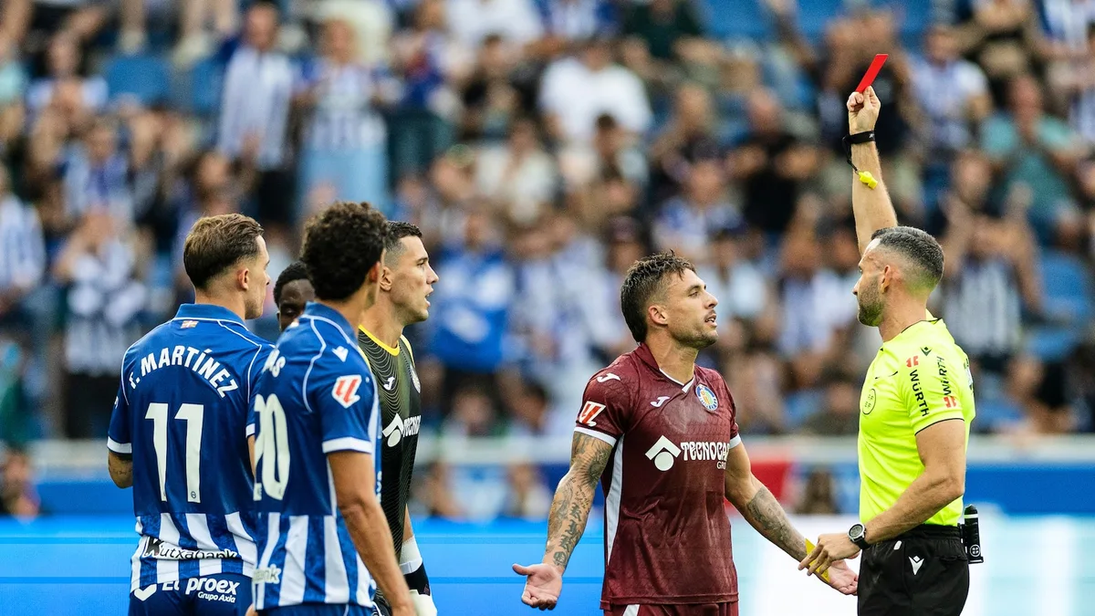 Díaz thrives and Alaves beats 10-man Getafe 3-0 as La Liga kicks off Europe's domestic league season