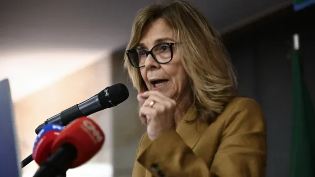 Reorganização das urgências do SNS durará um ano, diz Ana Paula Martins