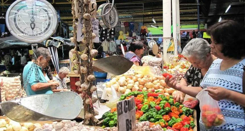 Canasta alimentaria familiar alcanzó los $755: Estos fueron los rubros con mayor incremento, según Cendas