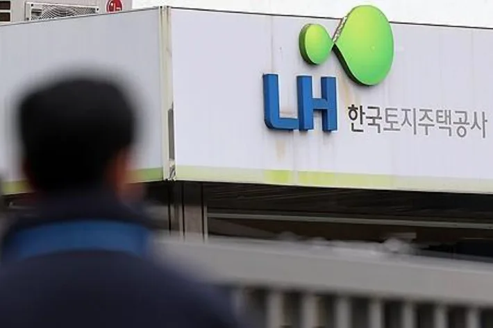 '뇌물 증거'에도 무죄받은 LH 심사위원…문제는 압수수색 영장?