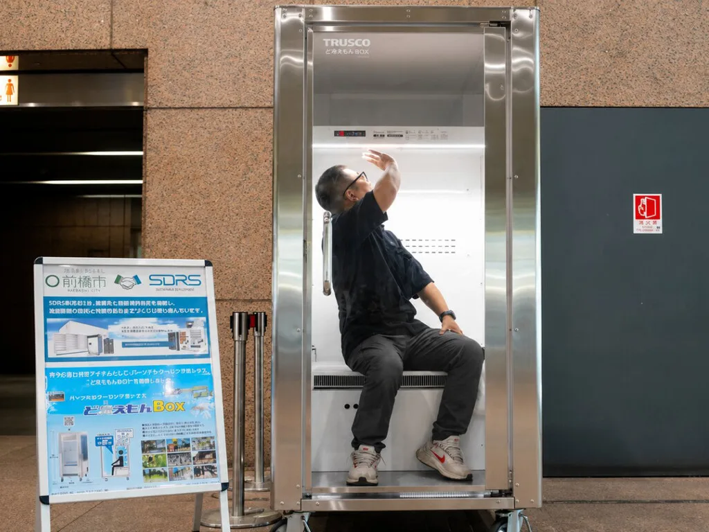 Los golpes de calor en Japón llegaron a tal punto que ahora existen “refrigeradores” para personas