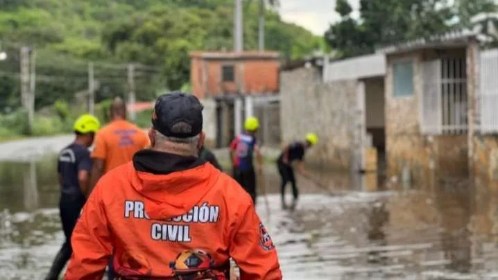 Despliegan atención inmediata en Aragua tras el paso de la Onda Tropical 55