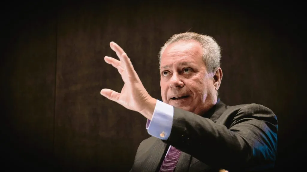 Fim da escala 6x1 pode custar R$ 267 bilhões ao setor empresarial