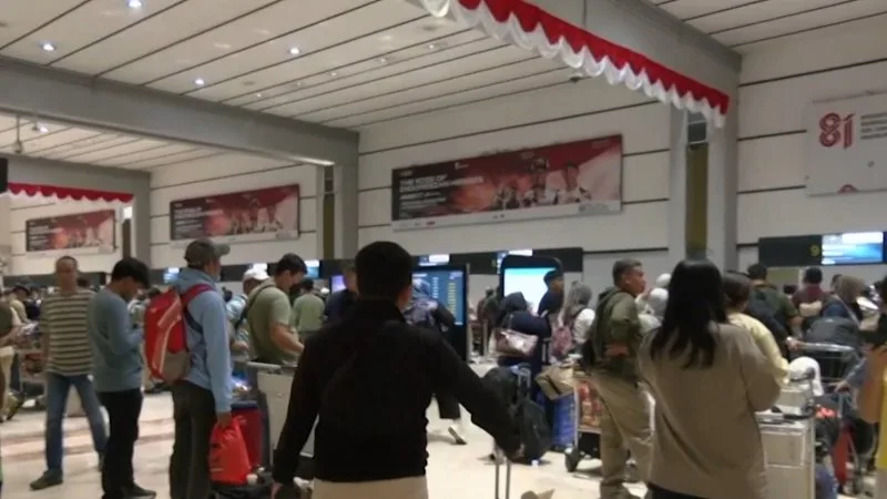 Survivors found in tunnel in Nepal