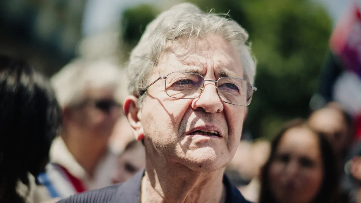"Noir et LFI, c'est trop pour les suprémacistes médiatiques": Jean-Luc Mélenchon affirme que Bally Bagayoko et Aly Diouara font l'objet d'un "racisme systémique"