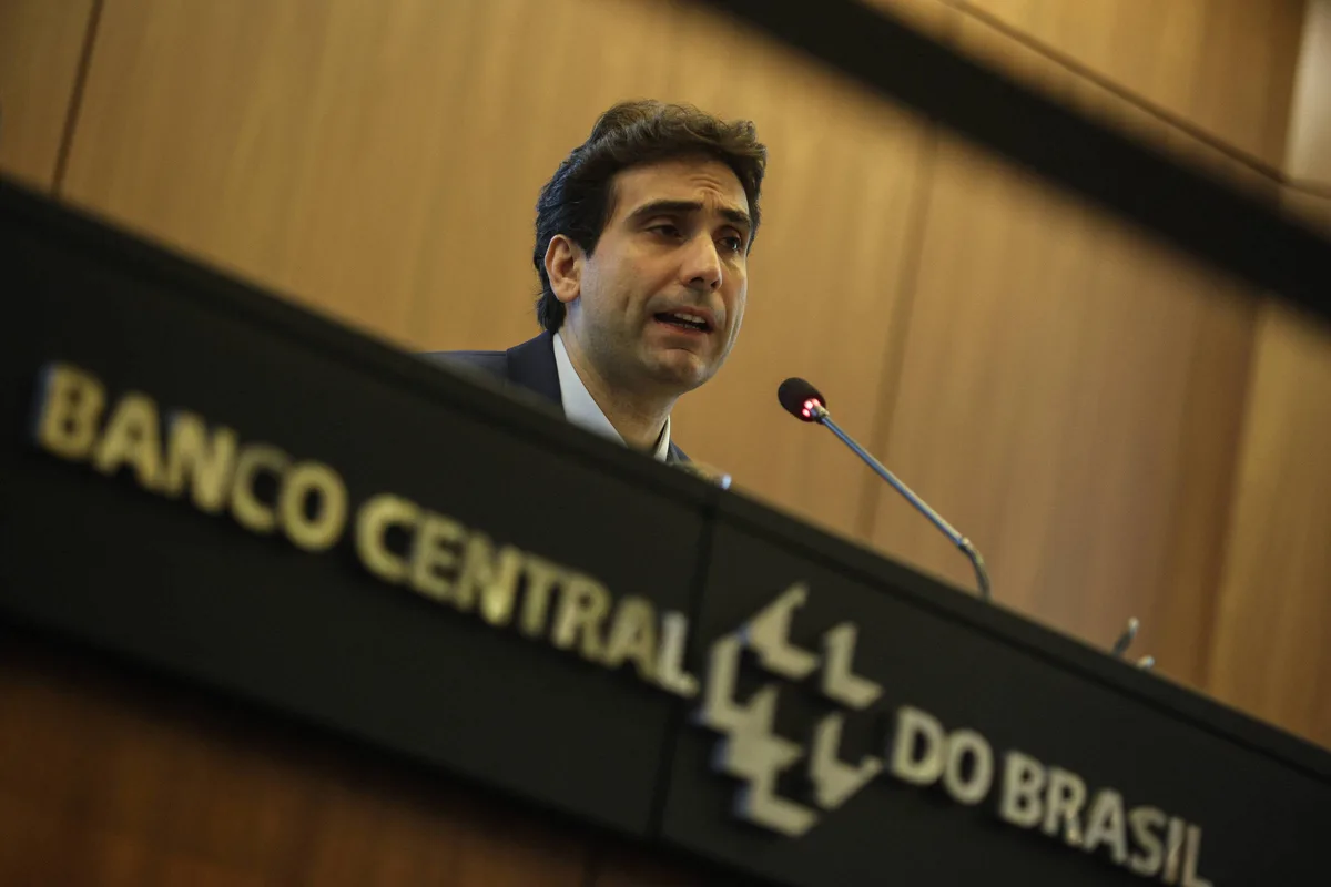 BC reduz para 1,8% previsão de crescimento do PIB neste ano e estima avanço de 1,4% em 2027