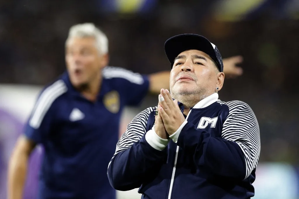 Condição renal de Maradona deveria ter servido como sinal de alerta, diz médico, em depoimento