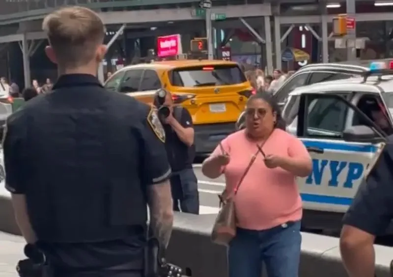 Revelaron un dato clave sobre Pamela Cisneros, la mujer que apuñaló a dos personas en Times Square