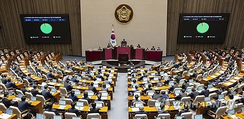 '이태원 특조위 활동 연장·국정원 직무 확대' 법안 국회 통과(종합)