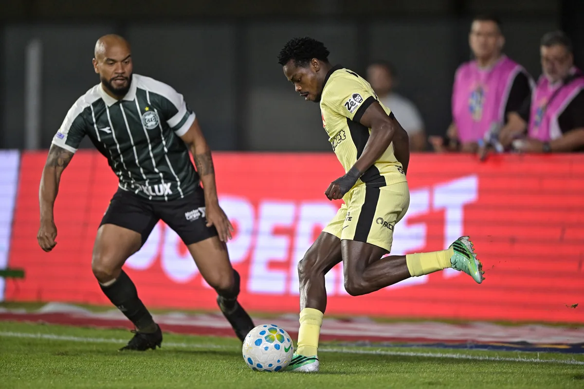 Andrés Gomez recebe terceiro cartão amarelo e desfalca Vasco contra o Botafogo