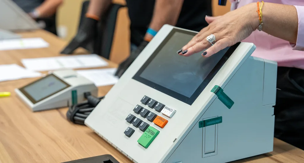 Candidatos aproveitam sábado para percorrer o interior e caminhar pelos bairros