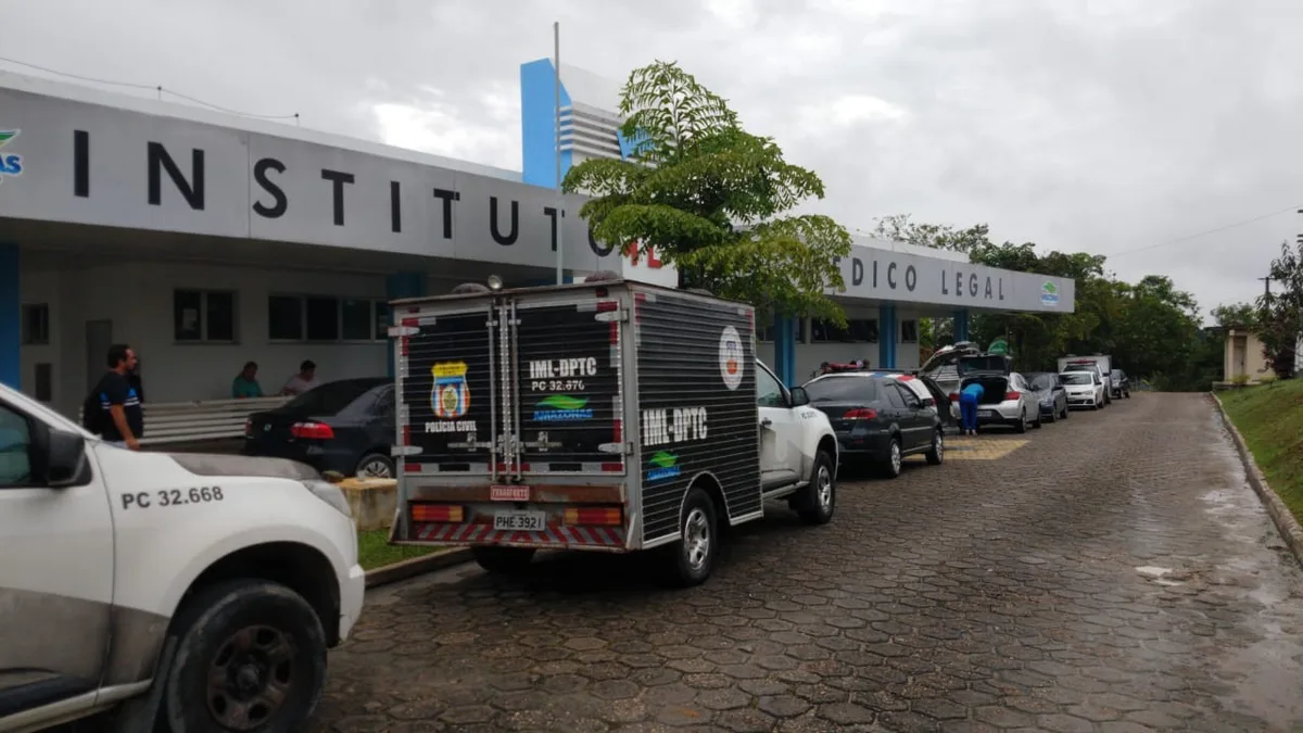 Mulher morre após moto ser atingida por caminhão na Zona Oeste de Manaus
